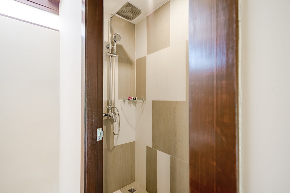 Honeymoon Suite - Photo 8