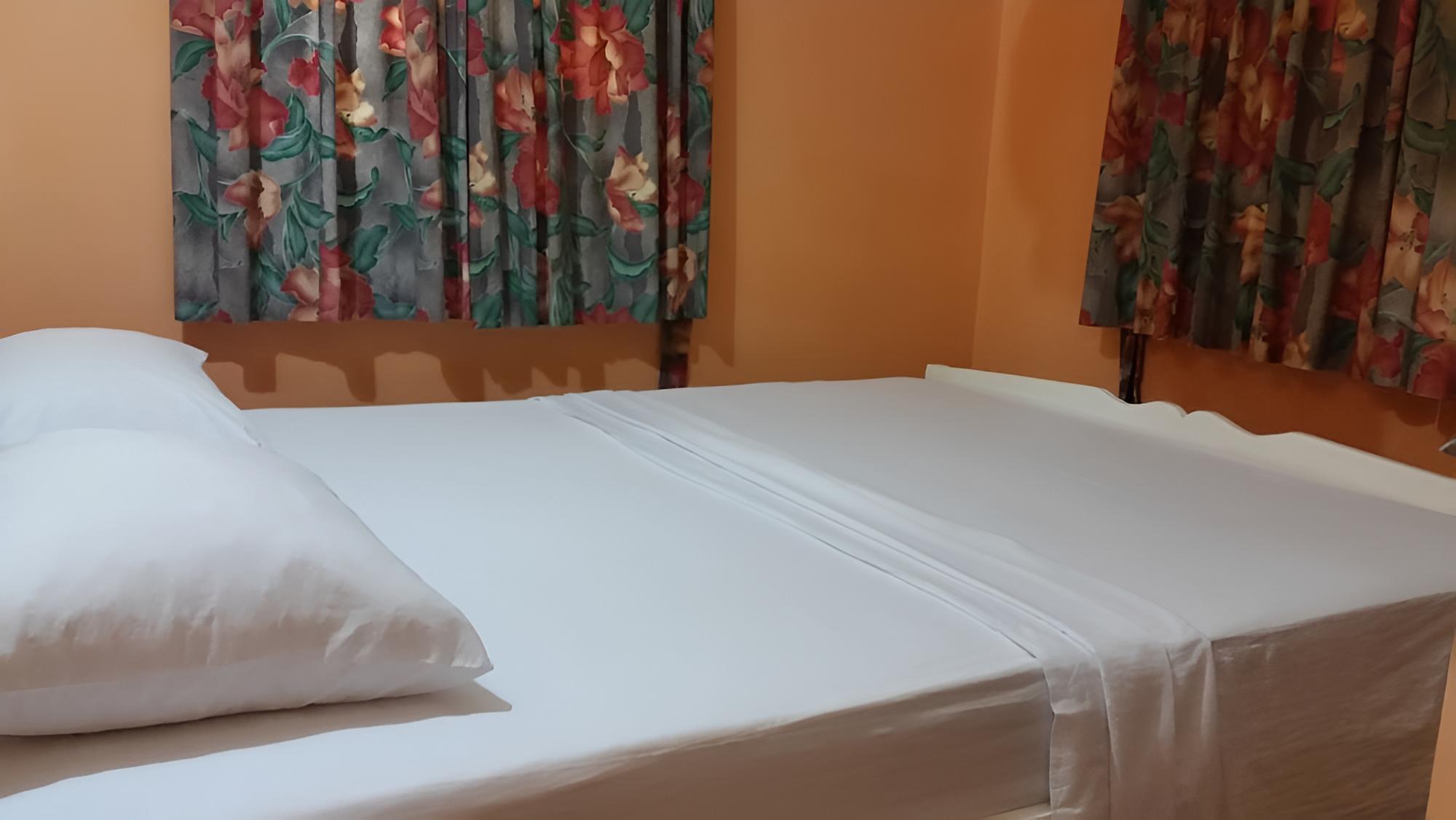 Bed & Sleeping Area