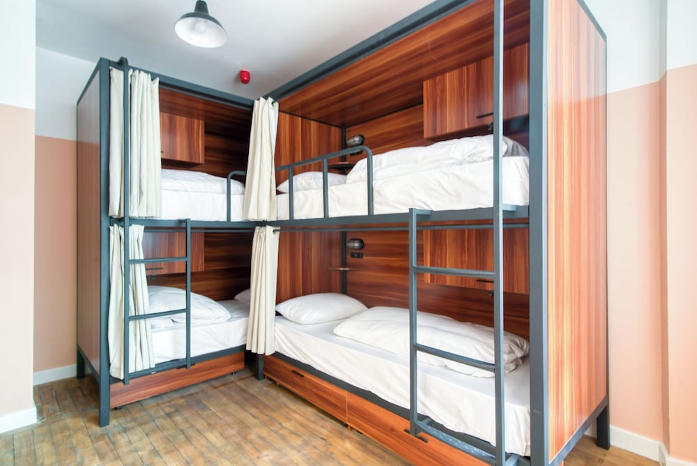 Bed 8 Bed Mixed Dormitory Room photo 1