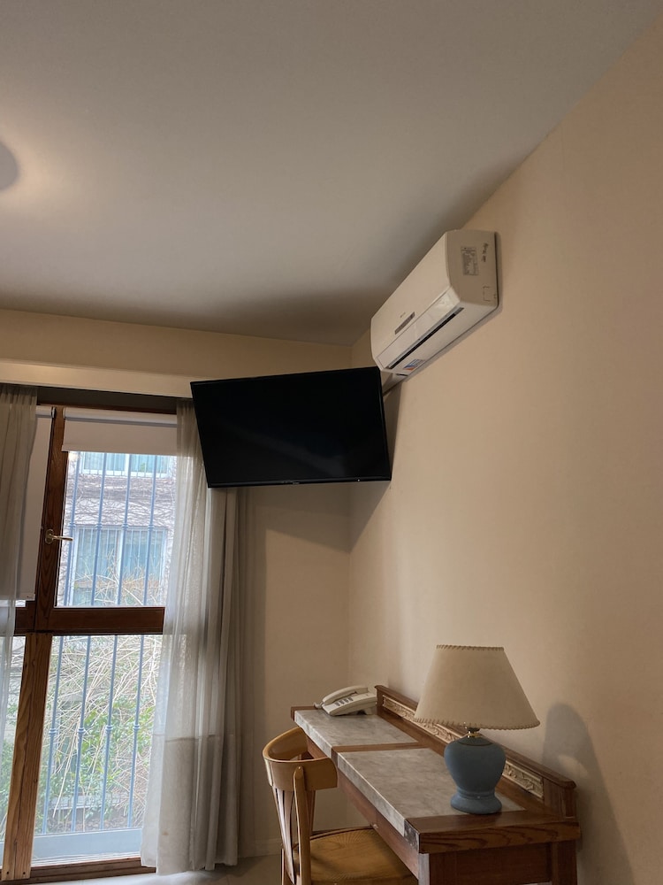 Business Quadruple Room photo 3