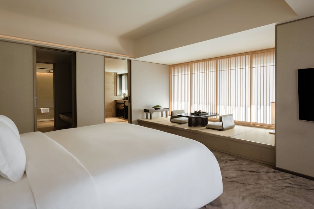 Premier Suite, 1 King Bed - Photo 2