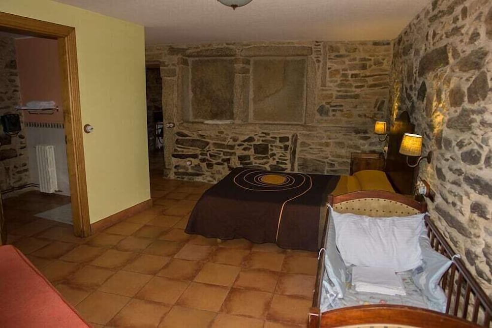 House, 5 Bedrooms photo 2