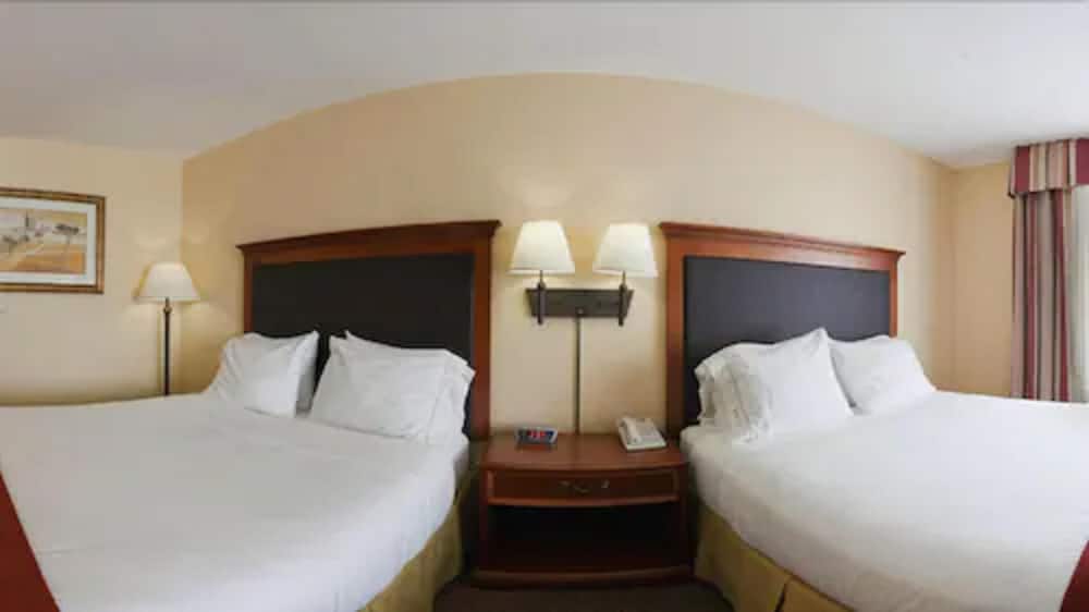 Standard Room, 2 Queen Beds, Accessible (Mobility, Accessible Tub) - Photo 3