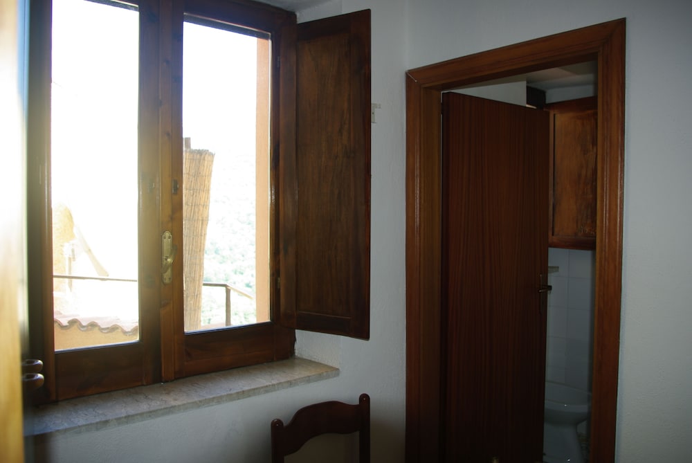 Classic Triple Room photo 2