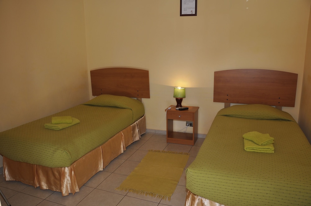 Double Room, 2 Twin Beds, Shared Bathroom photo 1