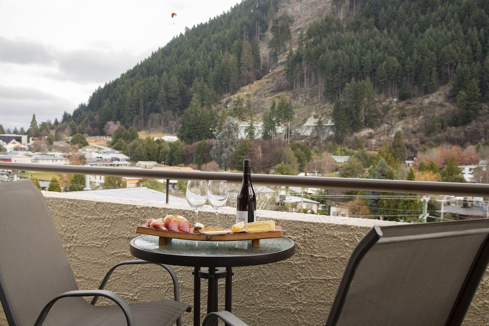 One Bedroom Apartment with Private Balcony photo 3