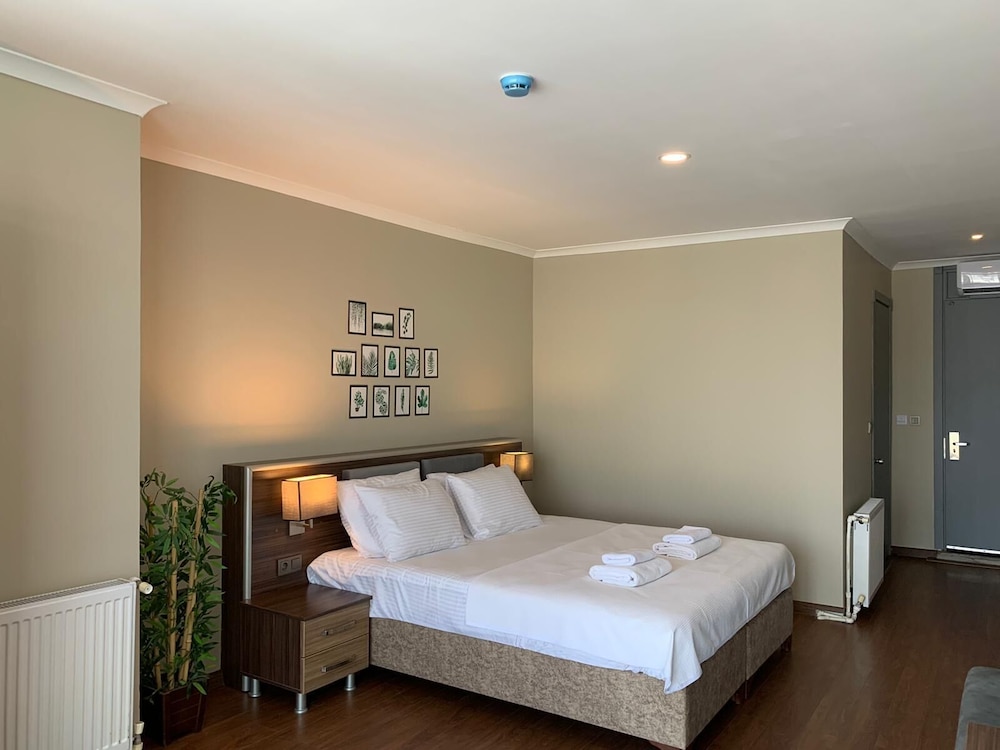 Standard Room, Terrace, Pool View