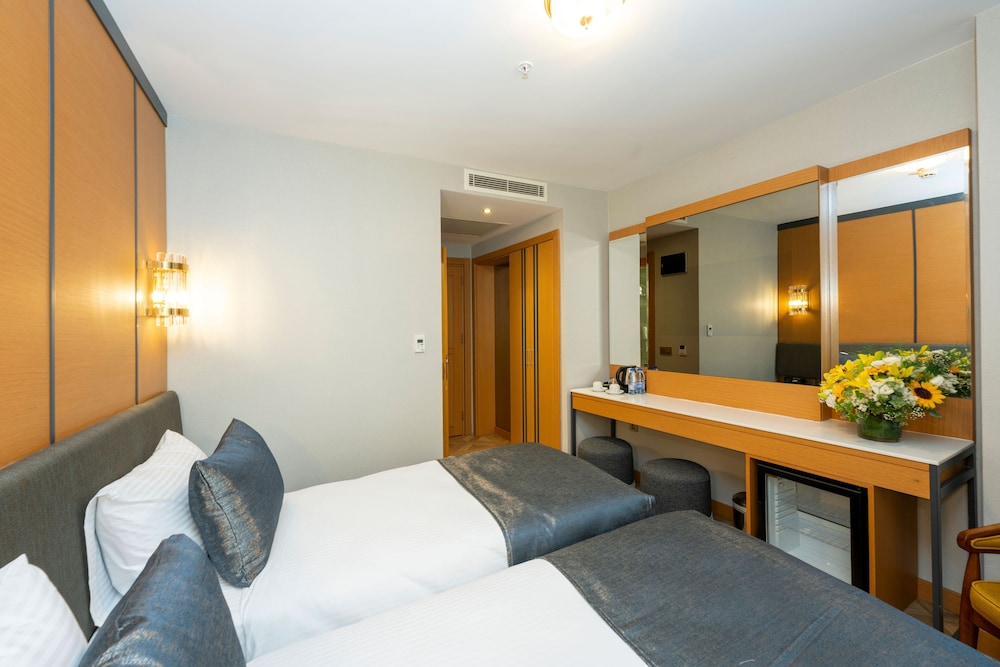 Luxury Double or Twin Room, Balcony photo 3