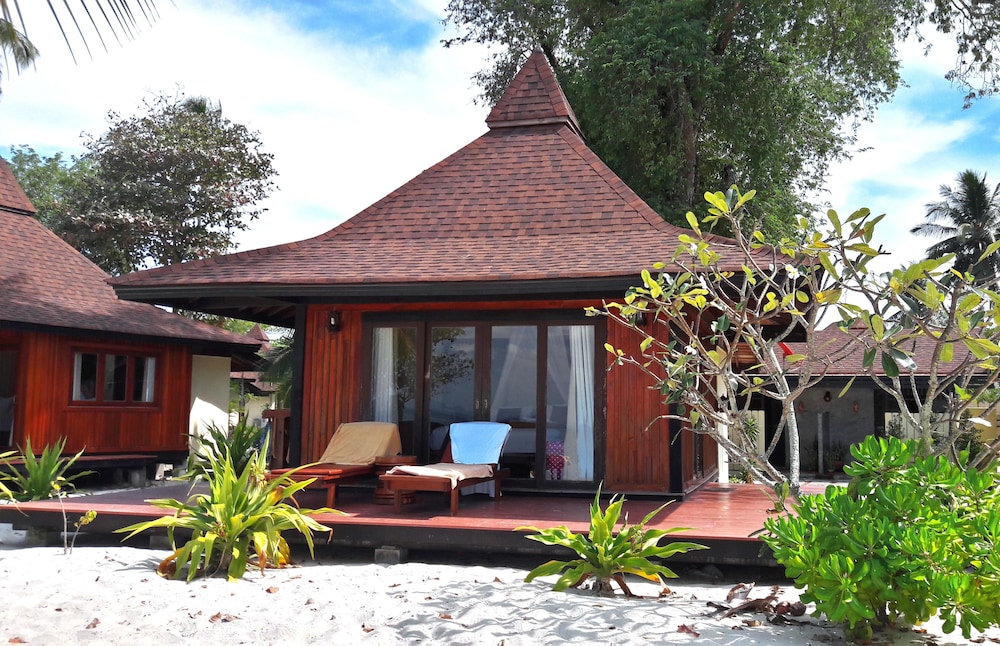 Beachfront Villa Twin