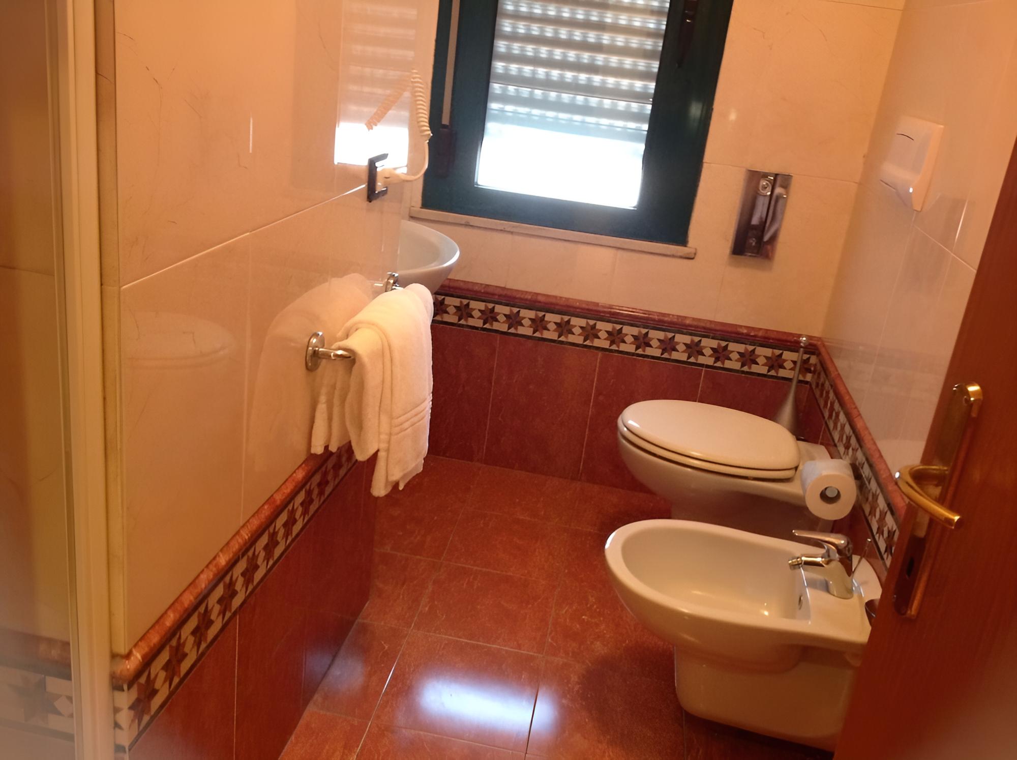 Basic Double Room photo 3