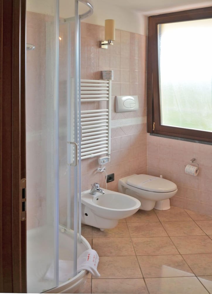 Standard Double Room Single Use photo 3