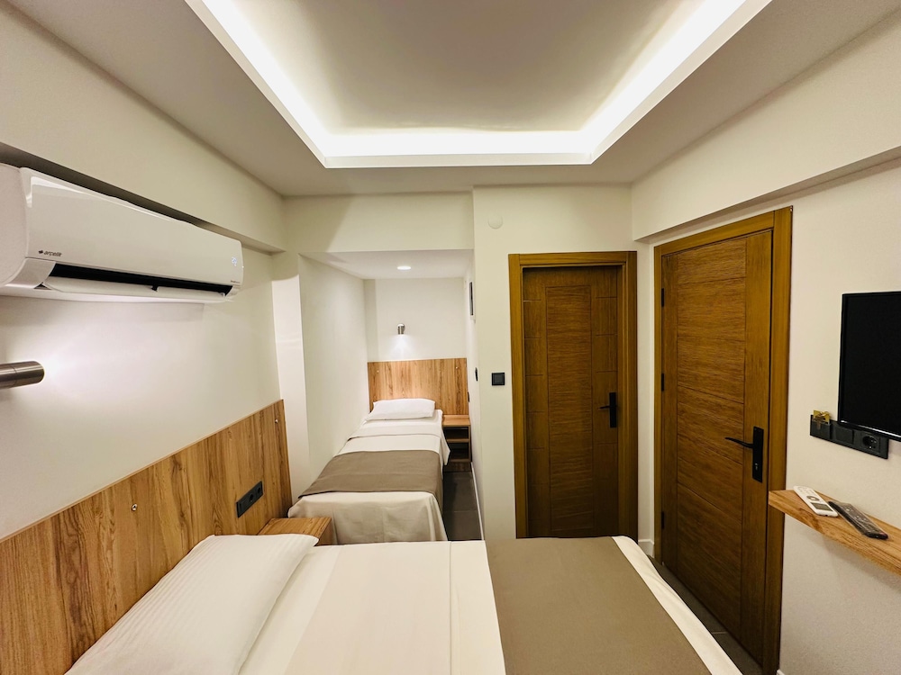 Deluxe Twin Room photo 2