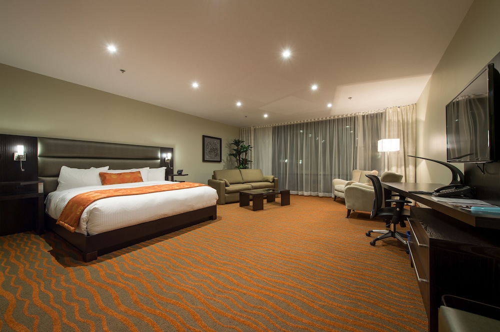 Mezzanine suite 1 king bed - Photo 3
