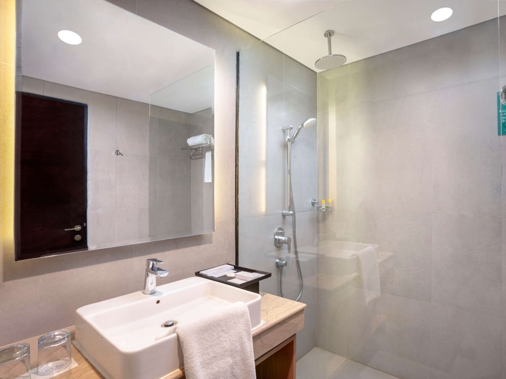 Deluxe Room, 2 Twin Beds, Balcony, Sea View - Photo 5