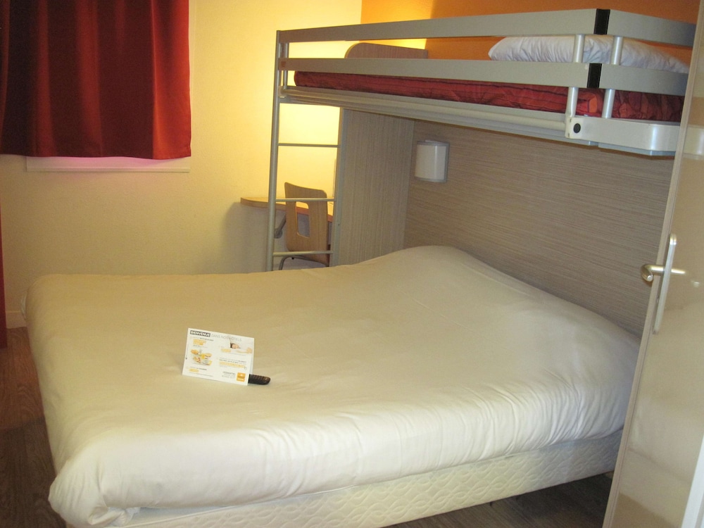 Standard Room, Multiple Beds (1 Double and 1 Single bed) - Photo 3