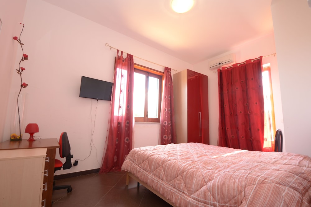Basic Suite, 2 Bedrooms, Accessible, Garden View photo 3