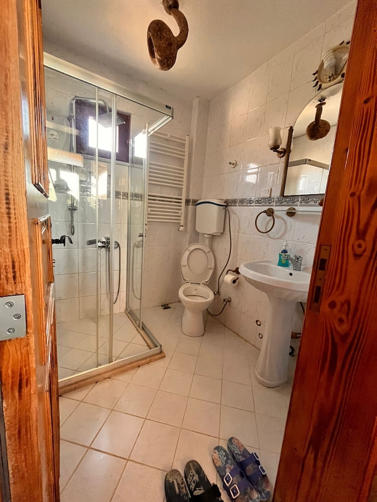 Stone House, 2 Bedrooms with Balcony and Barbecue photo 2