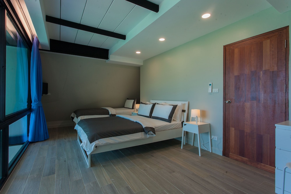 The Cottage (4 Bedrooms) photo 1