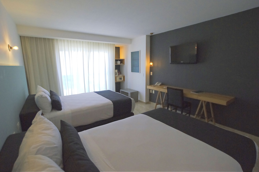 Standard Room, 2 Double Beds - Photo 4