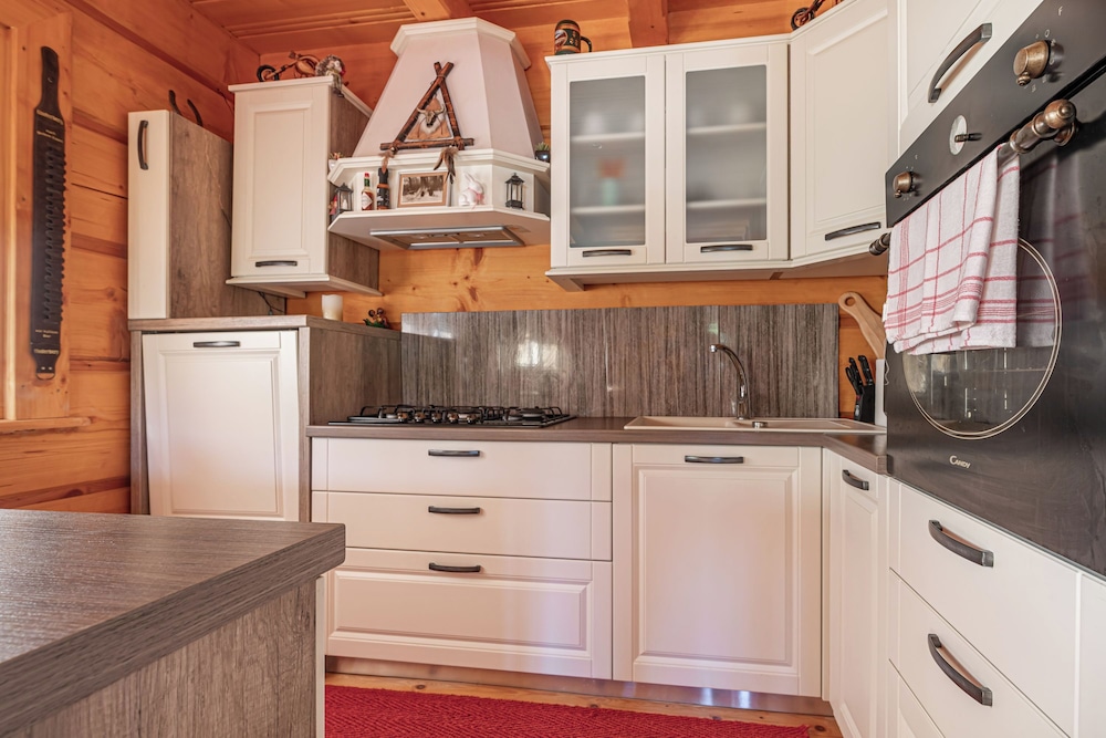 Family Chalet, Multiple Bedrooms, Mountainside (Log Cabin Native) photo 3