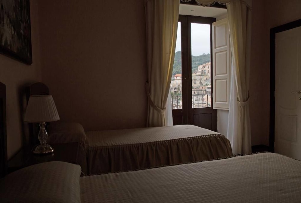 Twin Room, 2 Twin Beds (Piazza Plebiscito) photo 2