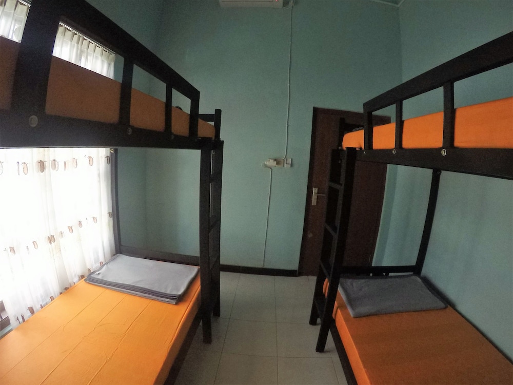 Shared Dormitory, Women only photo 1