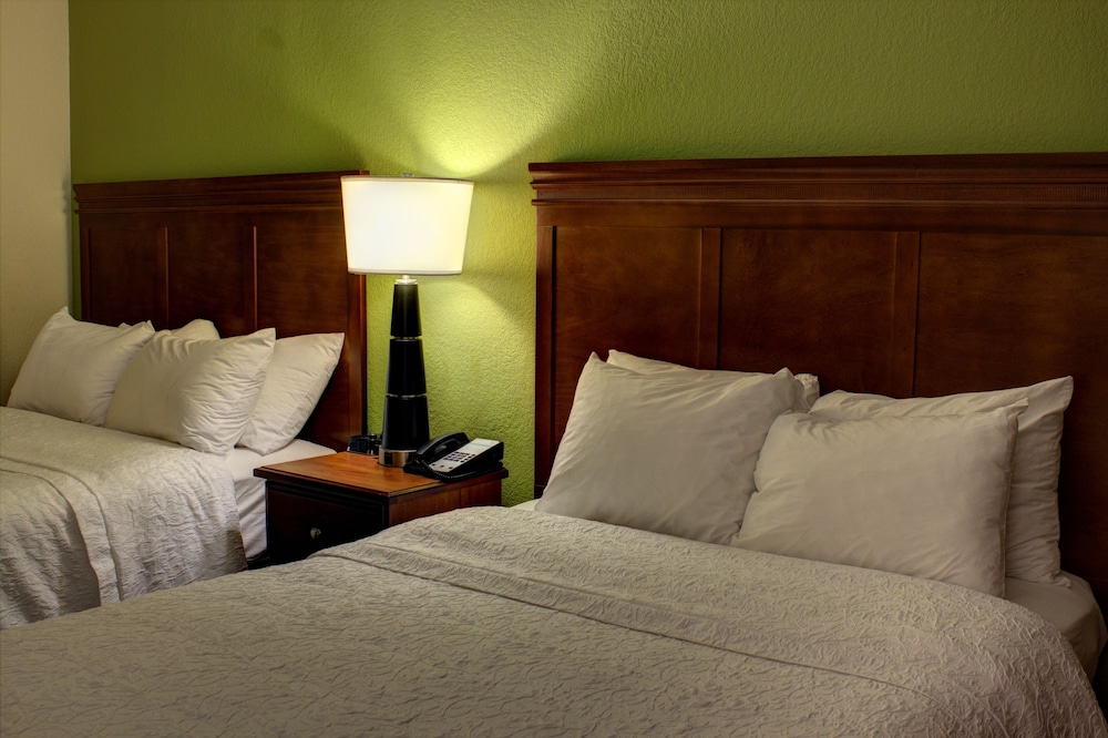 Standard Room, 2 Double Beds, Non Smoking, photo 6