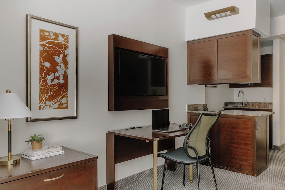 Suite, 1 Queen Bed, Kitchenette - Photo 2