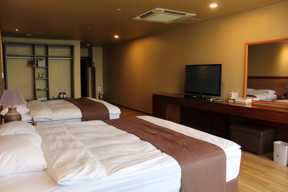Deluxe Ocean Twin Room - Photo 4