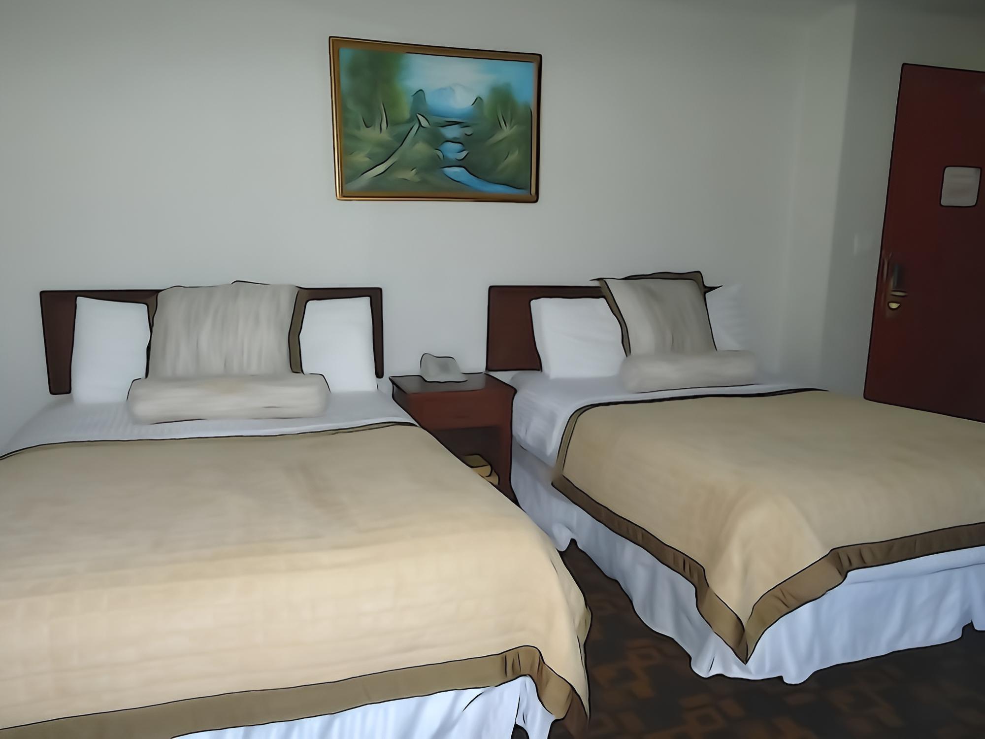 Double Room, 2 Double Beds, Non Smoking, Private Bathroom photo 2