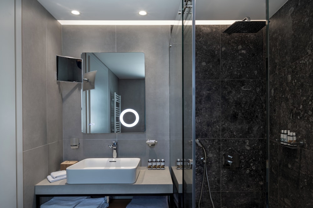 Aeifos Master Suite - Photo 10
