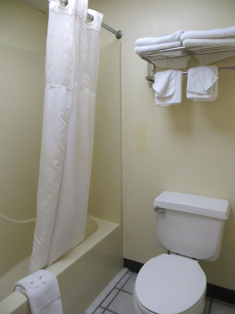 Standard Room, 2 Double Beds - Photo 2