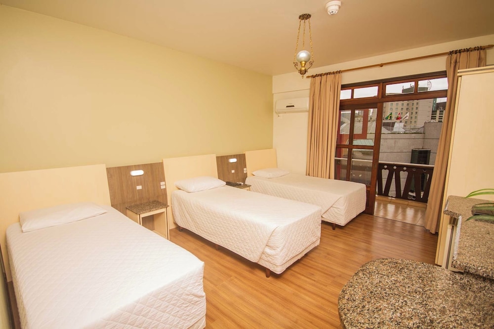 Standard Room, 3 Twin Beds - Photo 1