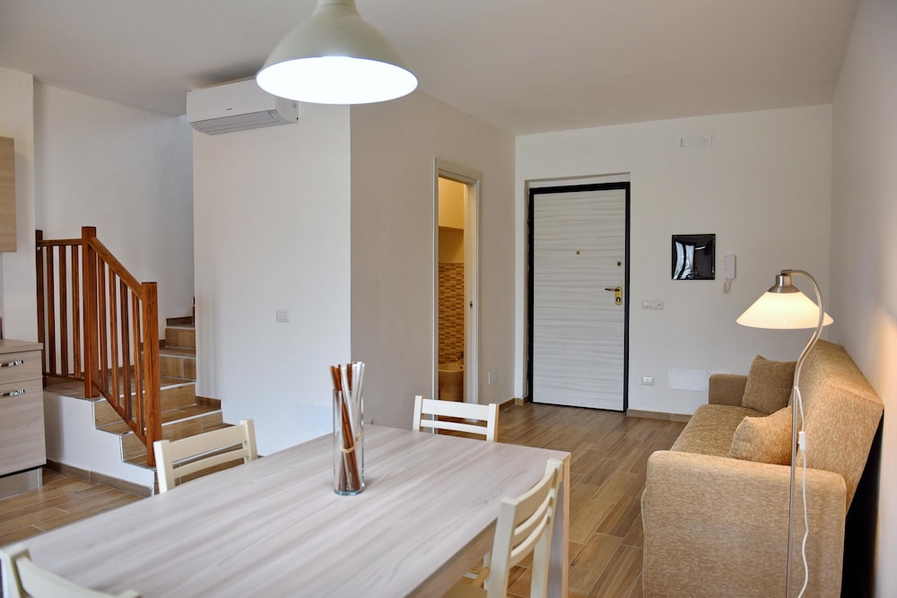 Duplex, 2 Bedrooms, 2 Bathrooms photo 2