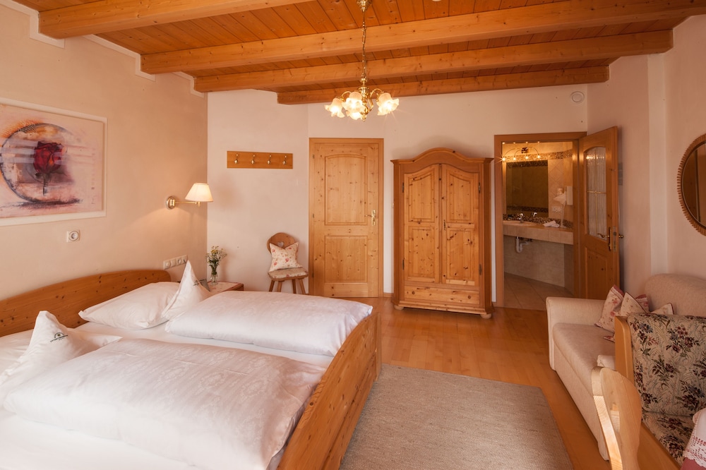 Deluxe Double Room (with Extra Bed) - Photo 3