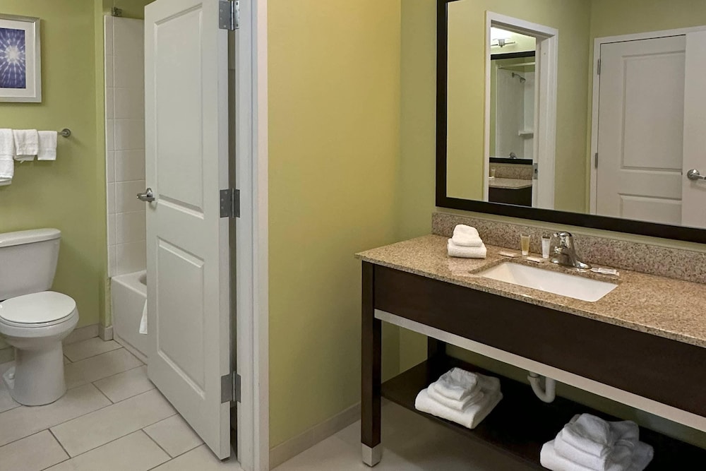Suite, Multiple Beds, Non Smoking photo 2