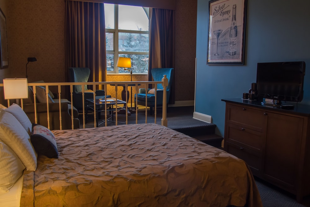 Deluxe Room, 1 King Bed with Sofa bed, City View photo 2