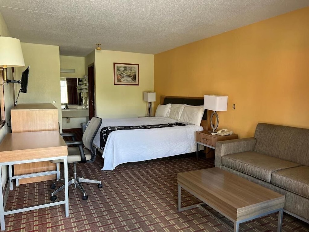 Standard Single Room, 1 Twin Bed, Smoking photo 3