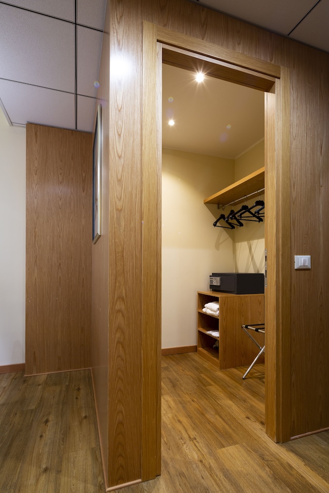 Suite, 1 King Bed (Living Area) - Photo 8