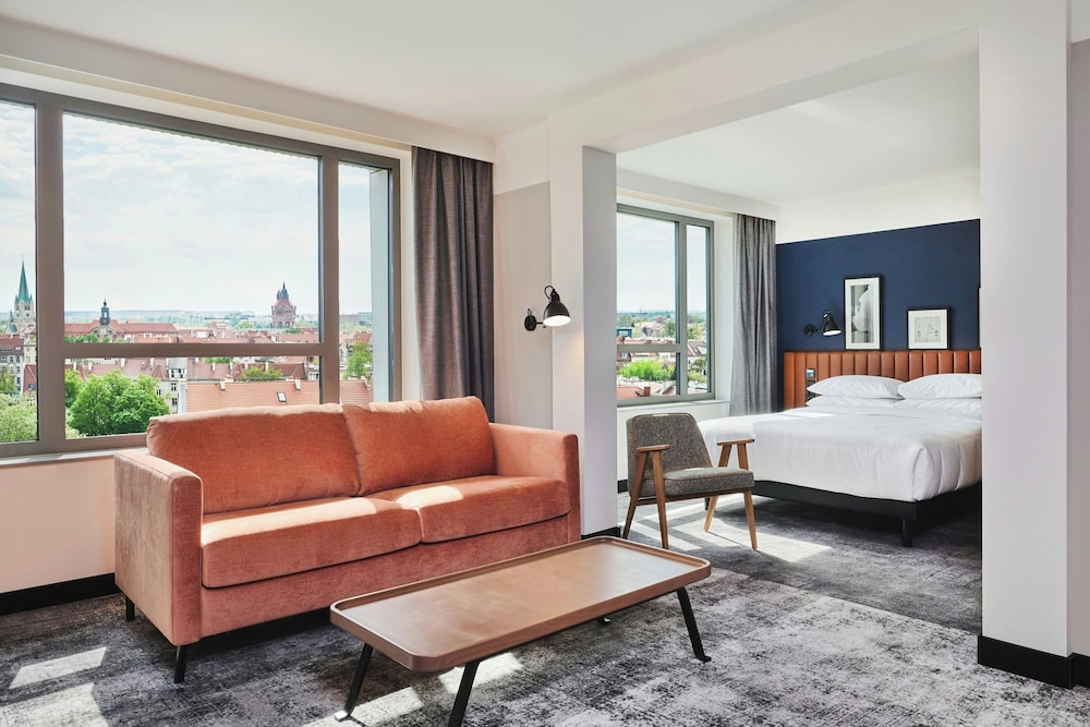 Deluxe Room, 1 King Bed with Sofa bed, City View