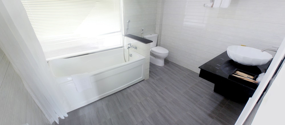 Bungalow, 2 Bedrooms - Photo 2
