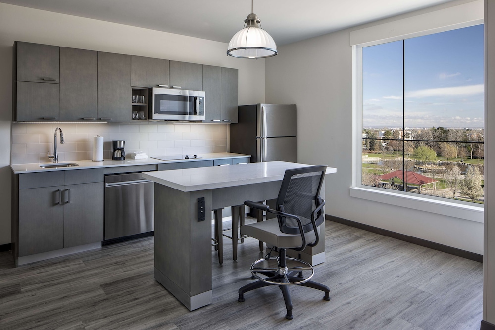Suite, 1 Bedroom, Kitchen - Photo 4