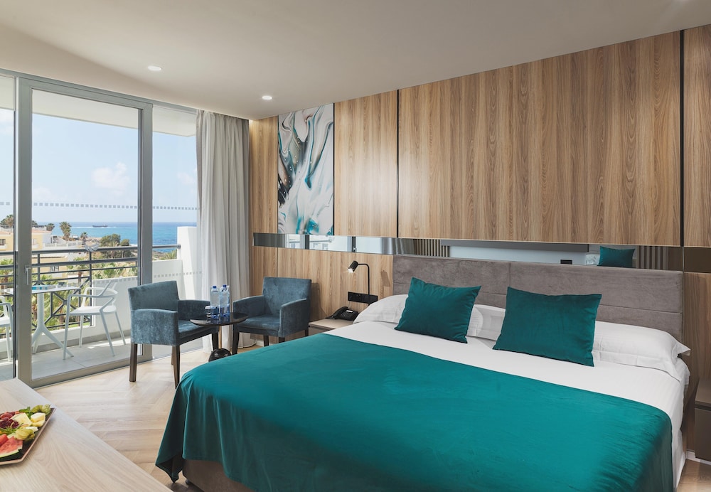 Deluxe Studio Suite, Sea View