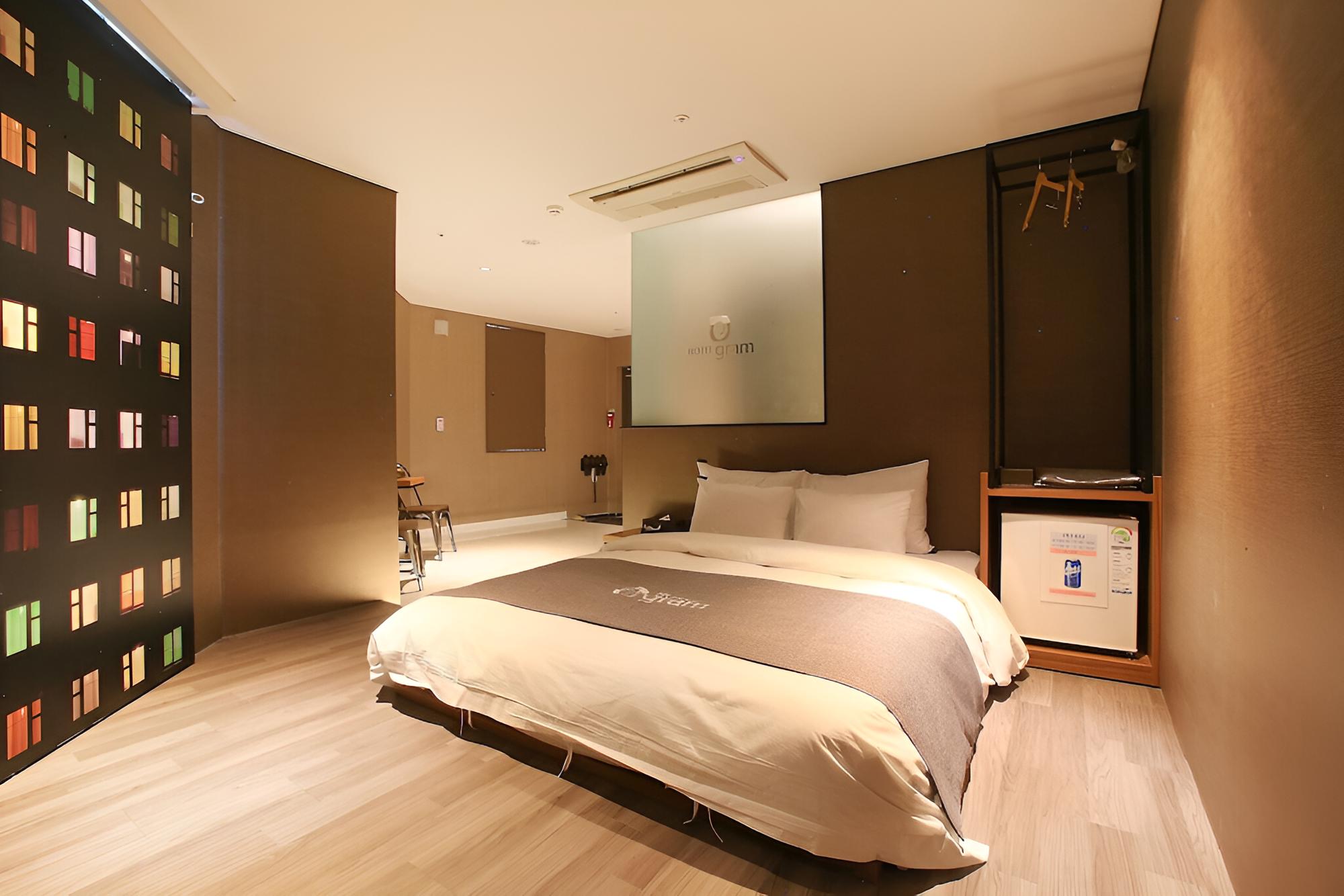Room (Standard Room) - Photo 9