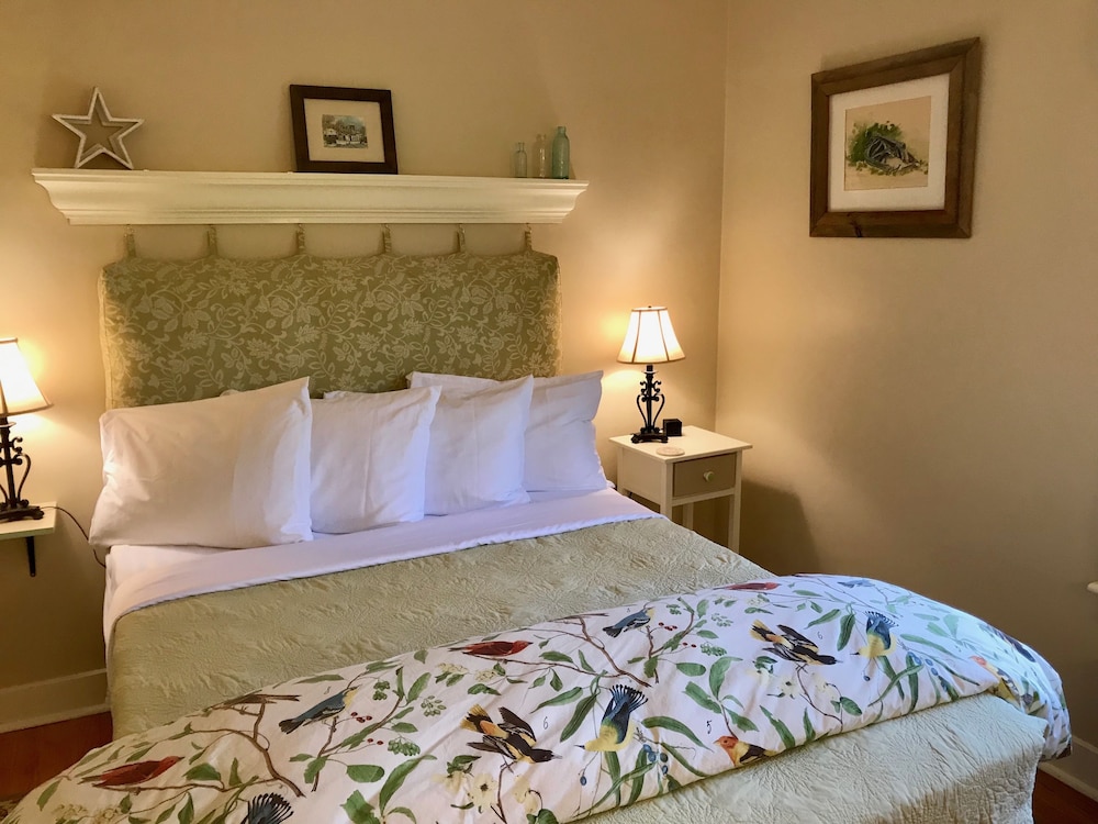 Double Room, Ensuite, Courtyard View (Windham) photo 2