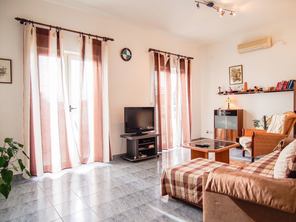 Apartment (A2) photo 2