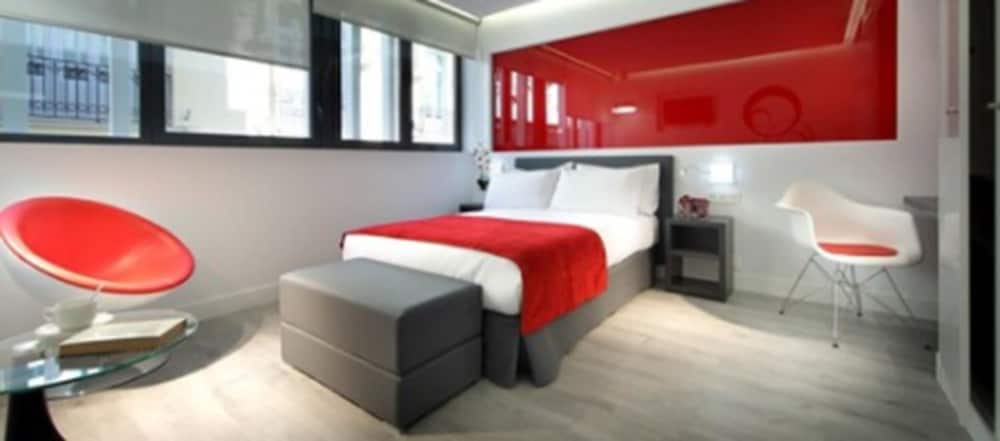 Standard Double Room thumbnail 5