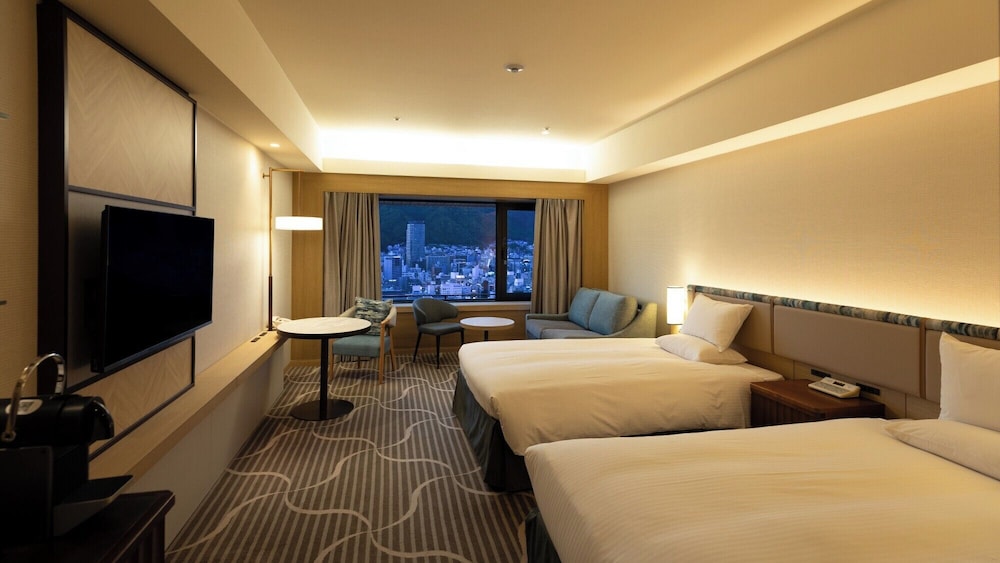 Deluxe Twin Room, Non Smoking (28-33F, Skyview floor) - Photo 2