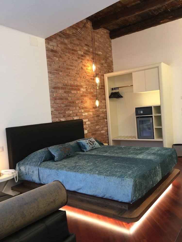 Deluxe Loft, City View - Photo 3