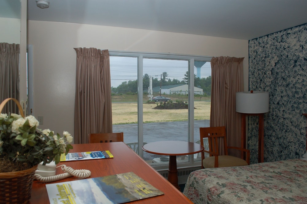 Standard Room, 2 Double Beds, Non Smoking, Mountain View photo 2